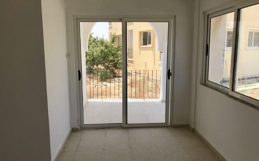 İskele/Bahçelerde Mağusa-Karpaz anayolu üzerinde 2+1 eşyasız kiralık daire