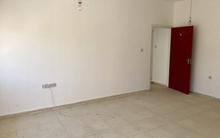 İskele/Bahçelerde Mağusa-Karpaz anayolu üzerinde 2+1 eşyasız kiralık daire
