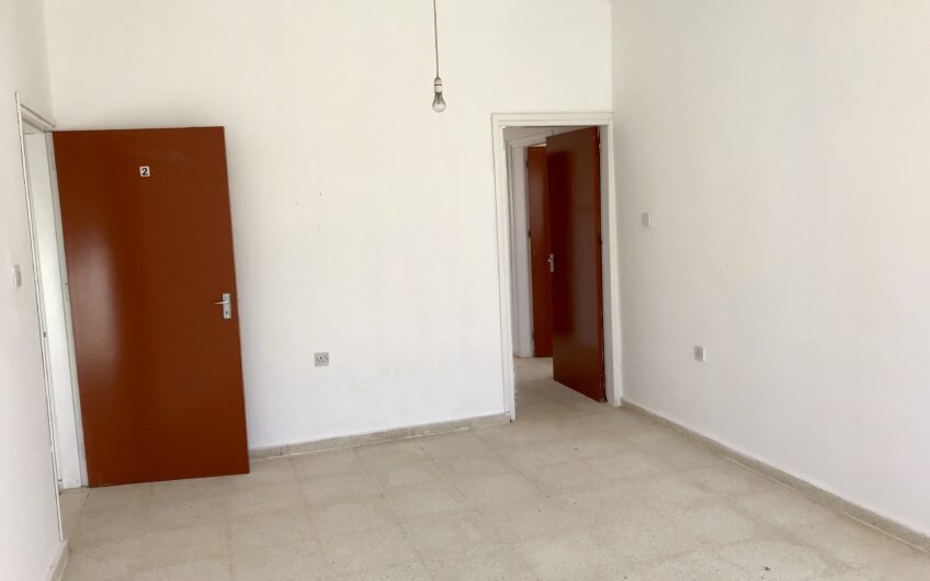 İskele/Bahçelerde Mağusa-Karpaz anayolu üzerinde 2+1 eşyasız kiralık daire