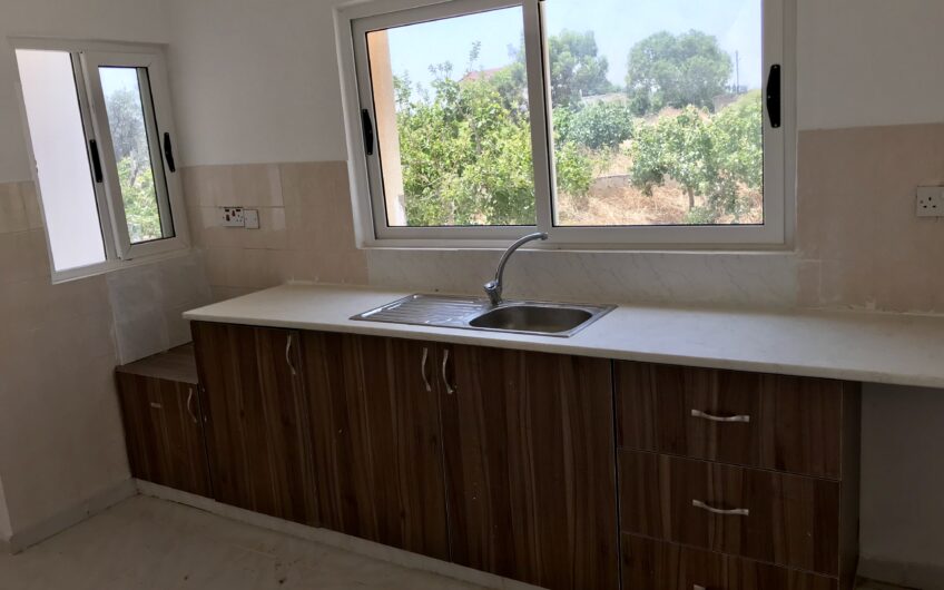 İskele/Bahçelerde Mağusa-Karpaz anayolu üzerinde 2+1 eşyasız kiralık daire