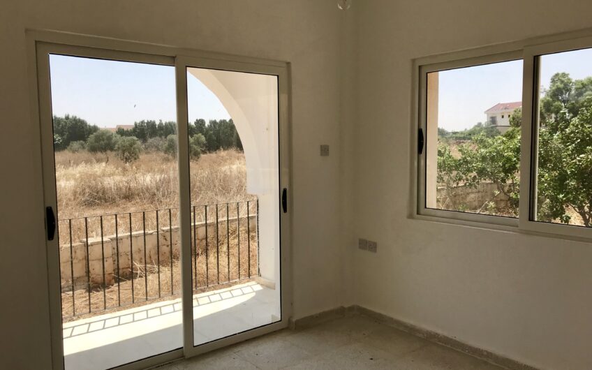 İskele/Bahçelerde Mağusa-Karpaz anayolu üzerinde 2+1 eşyasız kiralık daire