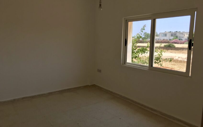 İskele/Bahçelerde Mağusa-Karpaz anayolu üzerinde 2+1 eşyasız kiralık daire