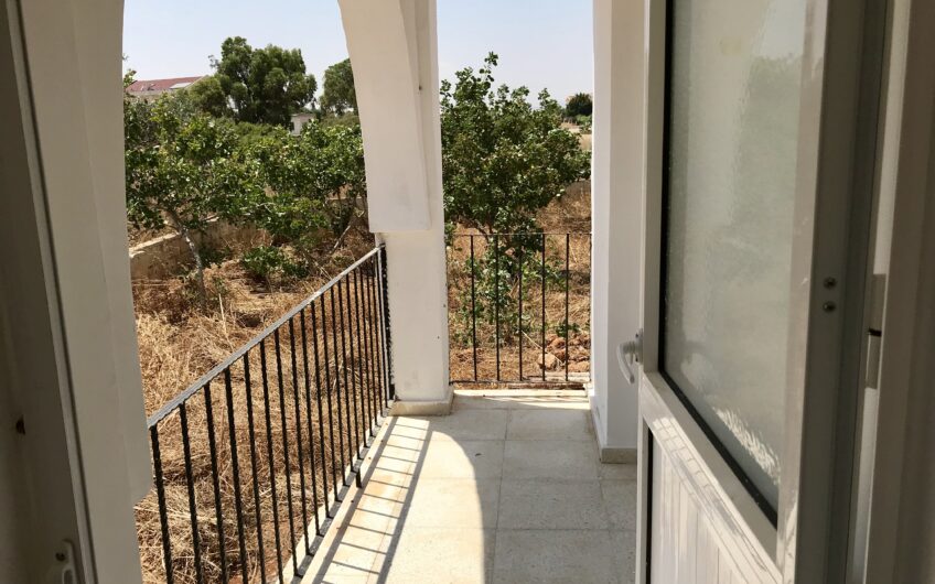 İskele/Bahçelerde Mağusa-Karpaz anayolu üzerinde 2+1 eşyasız kiralık daire